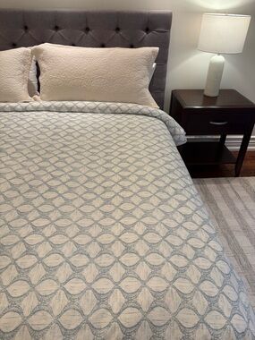 Calvin Klein Cream and Light Blue Geometric 100% Cotton King Size Duvet Cover